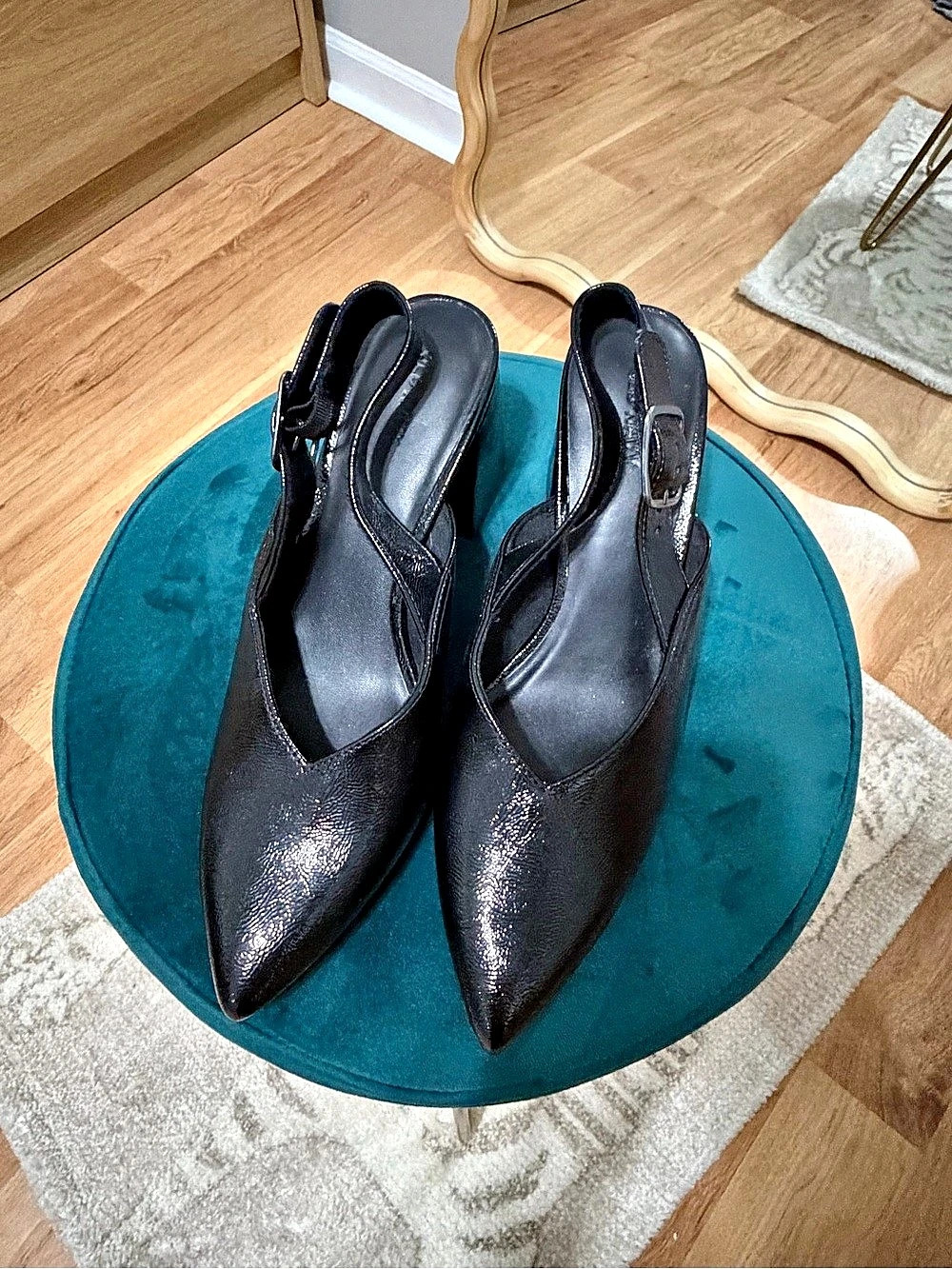 Pointed-Toe Slingback Heels in Black